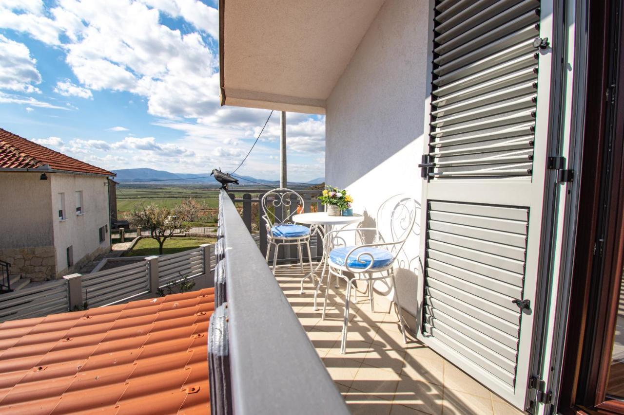 Spacious Villa For 10 With A Big Private Pool Триль Экстерьер фото