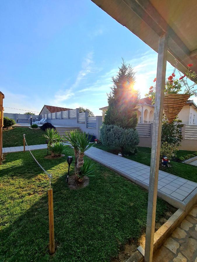 Spacious Villa For 10 With A Big Private Pool Триль Экстерьер фото