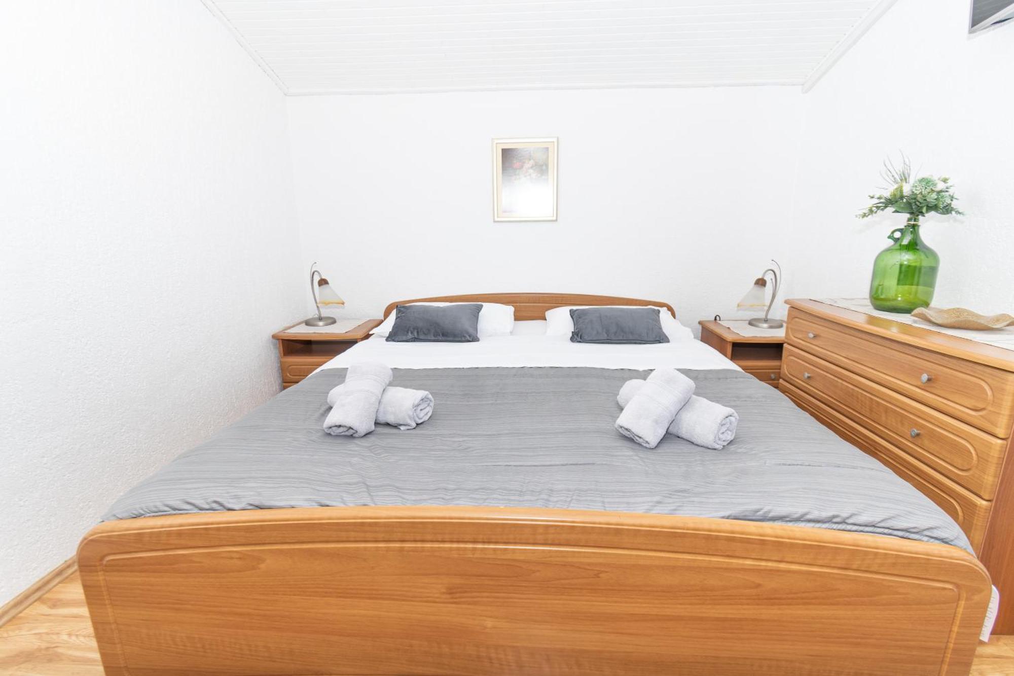 Spacious Villa For 10 With A Big Private Pool Триль Экстерьер фото