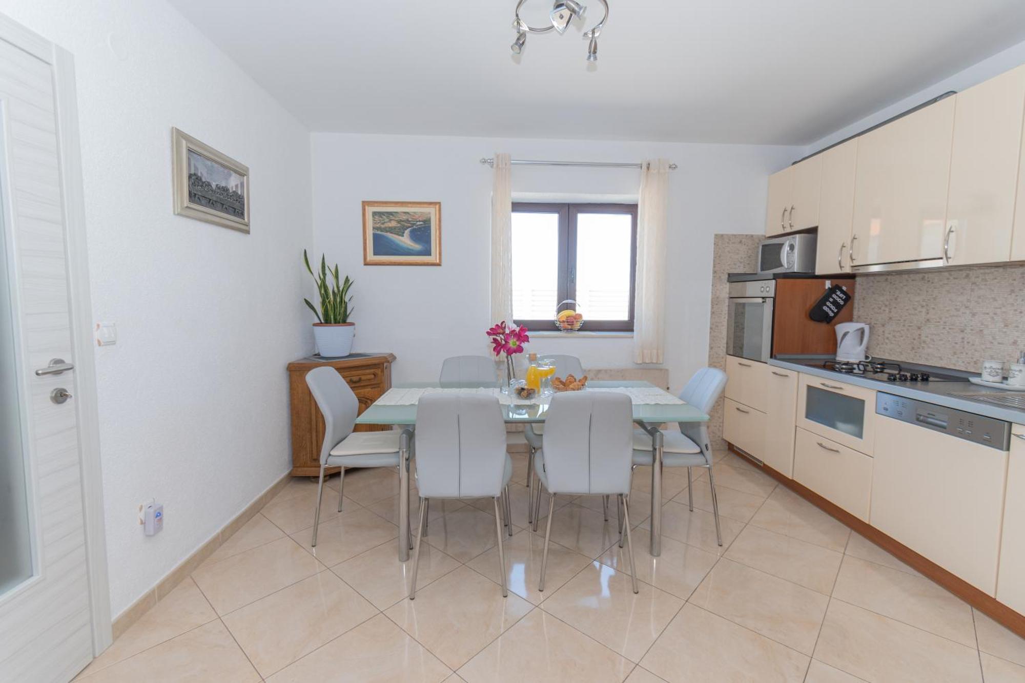 Spacious Villa For 10 With A Big Private Pool Триль Экстерьер фото