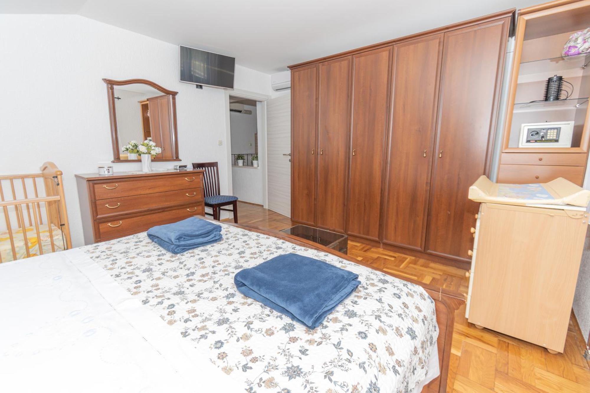 Spacious Villa For 10 With A Big Private Pool Триль Экстерьер фото