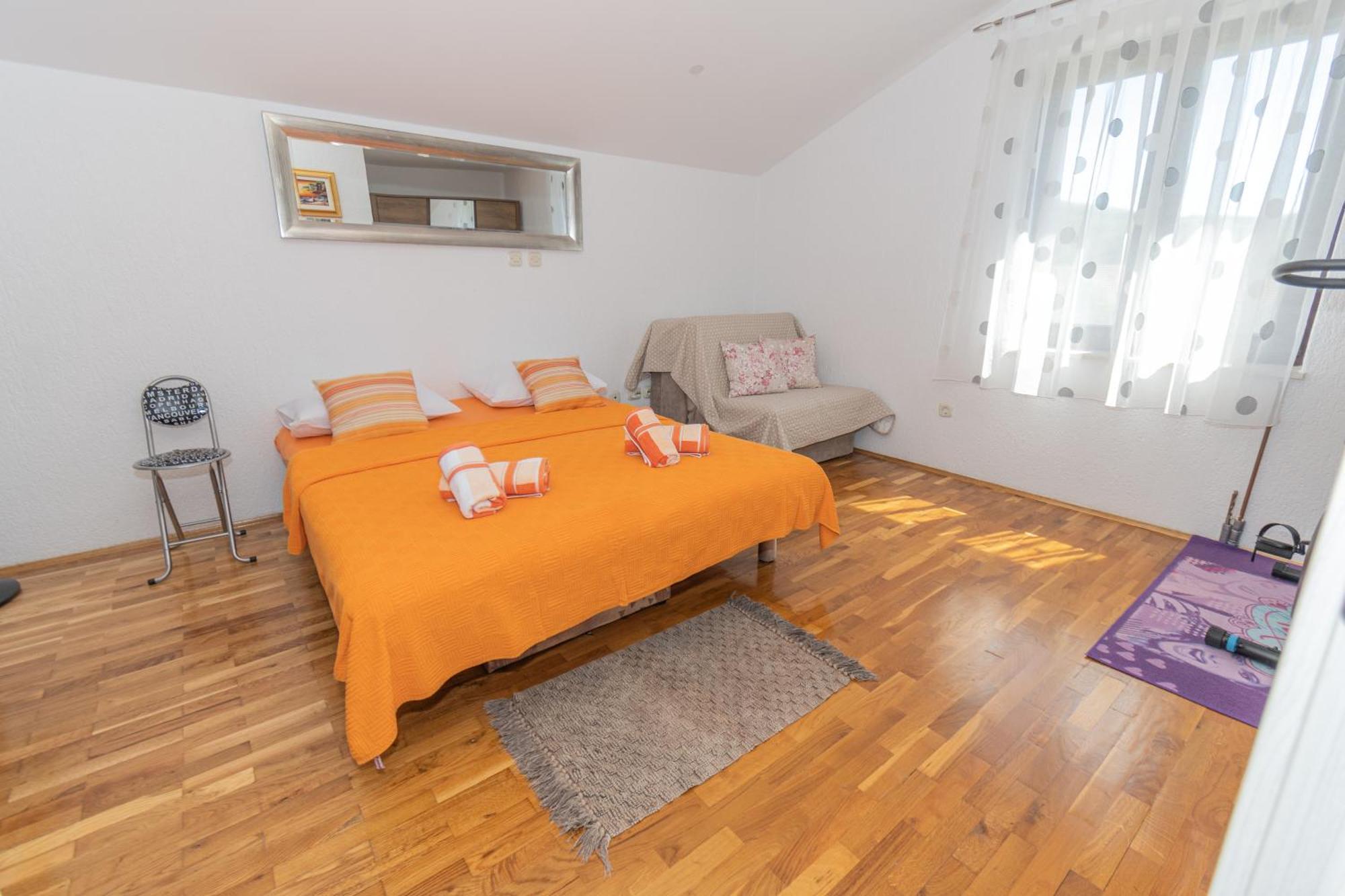 Spacious Villa For 10 With A Big Private Pool Триль Экстерьер фото
