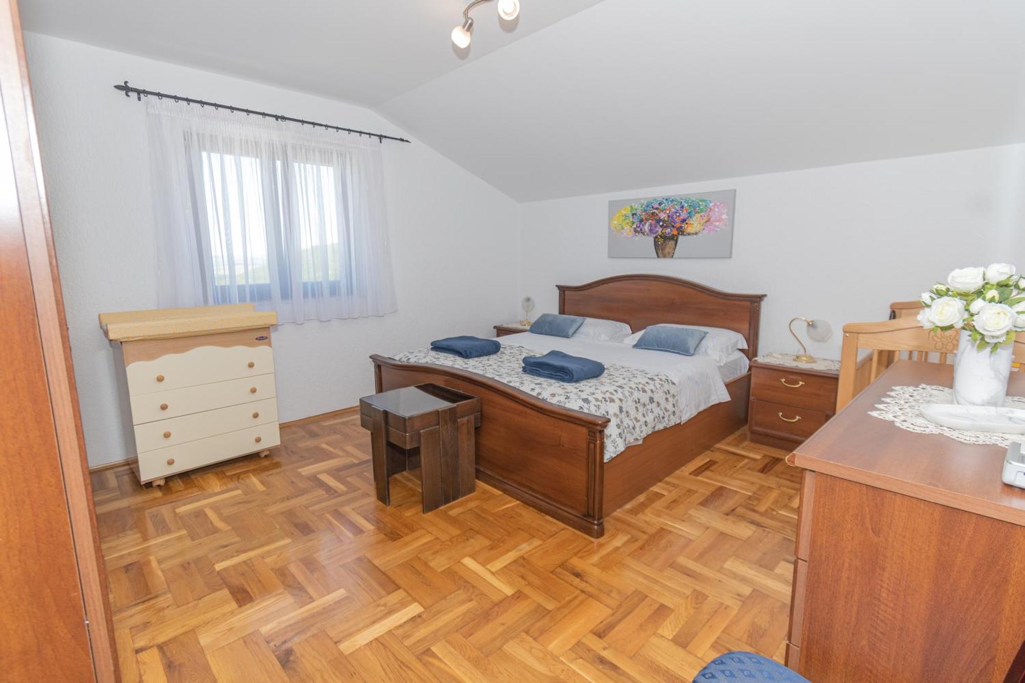 Spacious Villa For 10 With A Big Private Pool Триль Экстерьер фото