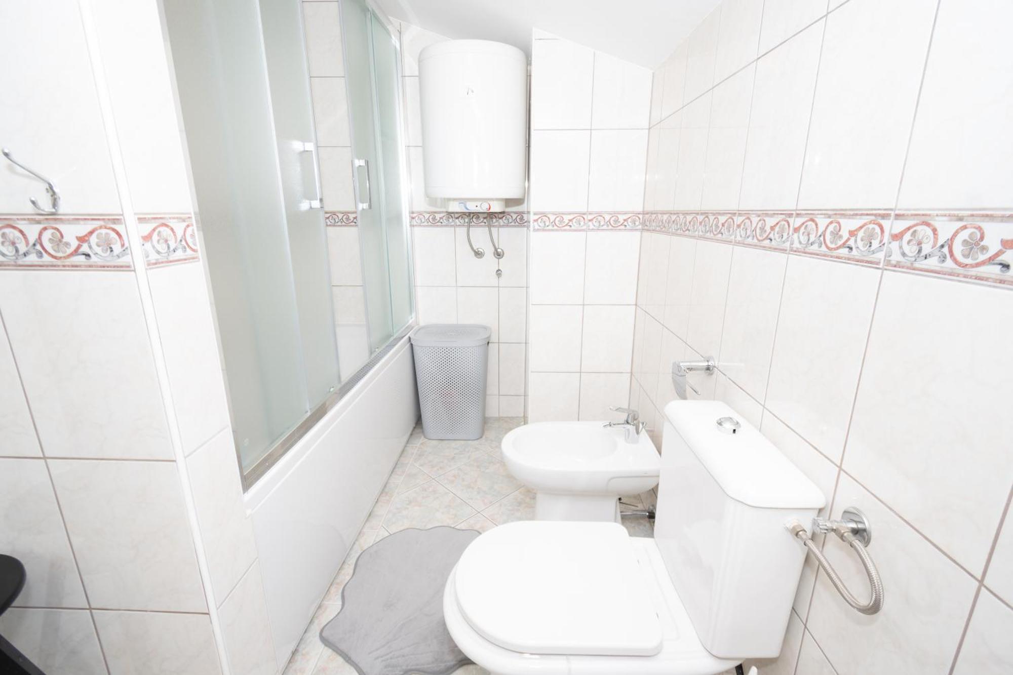 Spacious Villa For 10 With A Big Private Pool Триль Экстерьер фото